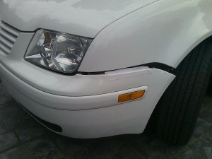 800px-Jetta_Mk._IV_Bumper_Damage